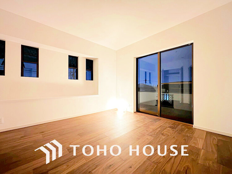 内装 採光もある洋室は、くつろぎのひと時を過ごすのにぴったり