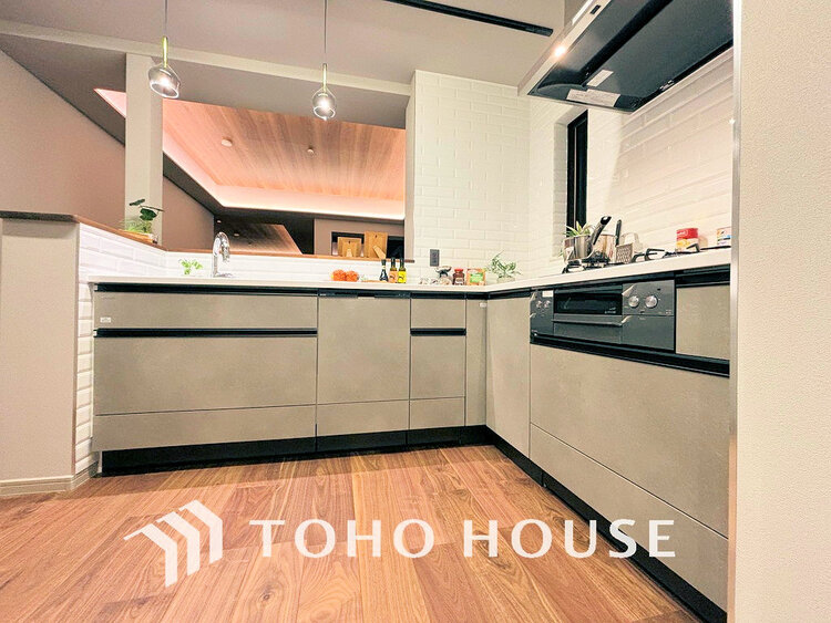 キッチン シンプルな部屋の雰囲気に溶け合うナチュラルキッチン