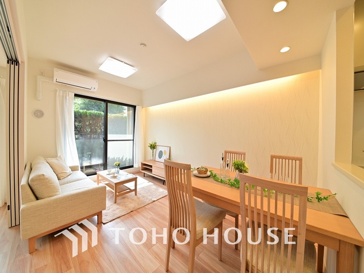 内装 明るいLDKは自然と家族が集まるコミュニケーションの場所に