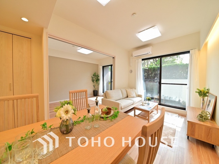 内装 広がりのある住空間、家族が集まるリビング・ダイニング