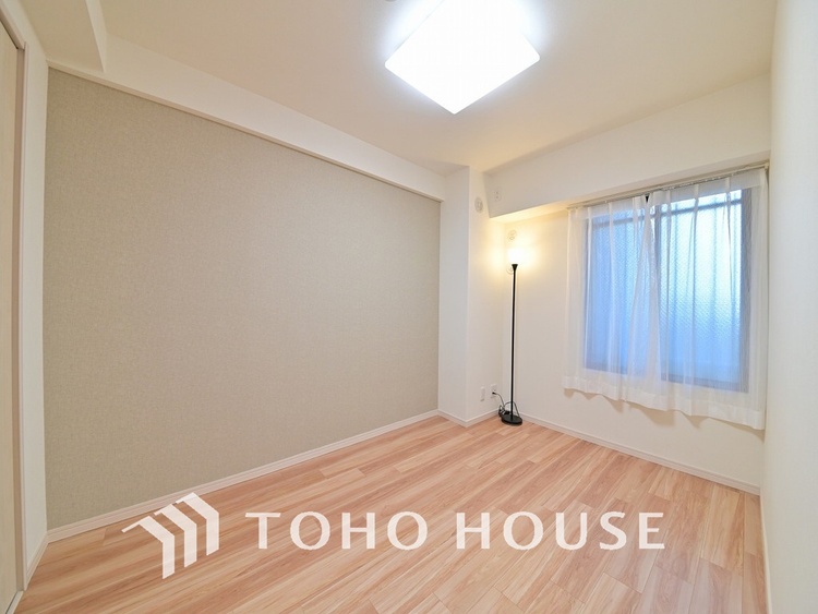 内装 採光もある洋室は、くつろぎのひと時を過ごすのにぴったり