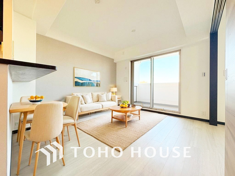 内装 明るいLDKは自然と家族が集まるコミュニケーションの場所に（家具は全てCGです）