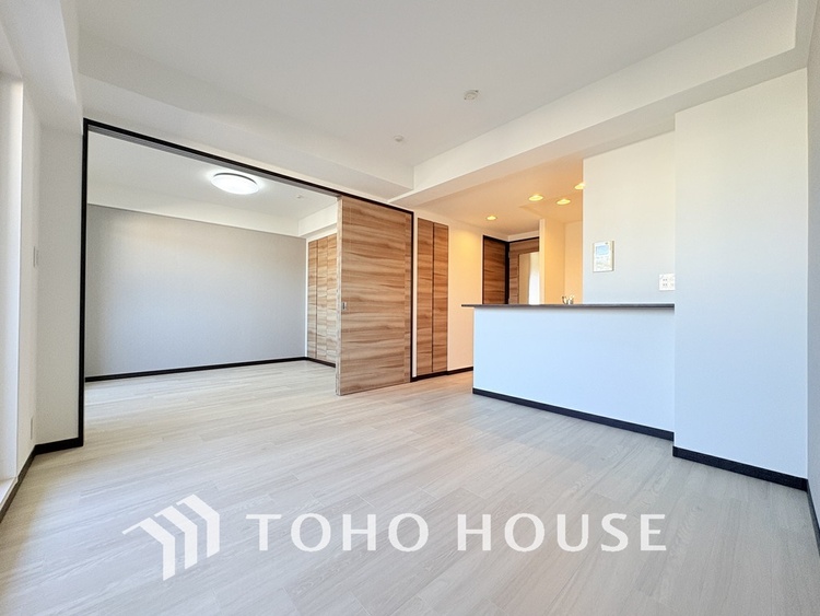 内装 広がりのある住空間、家族が集まるリビング・ダイニング