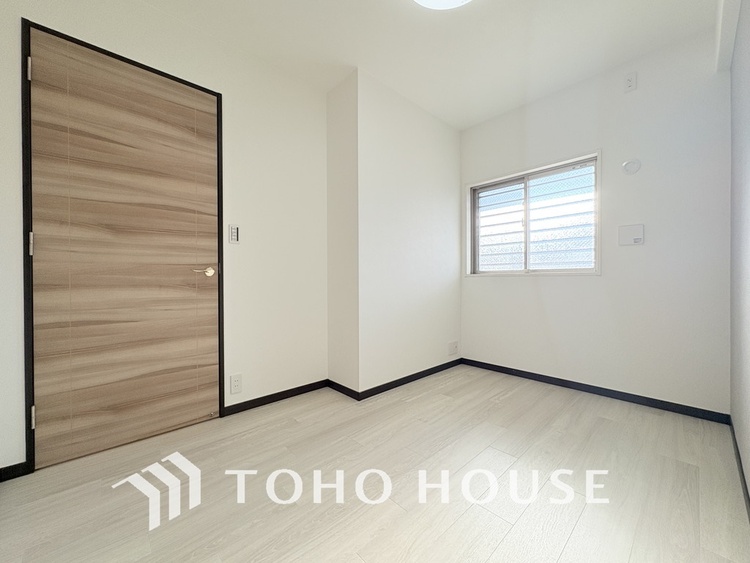 内装 採光もある洋室は、くつろぎのひと時を過ごすのにぴったり