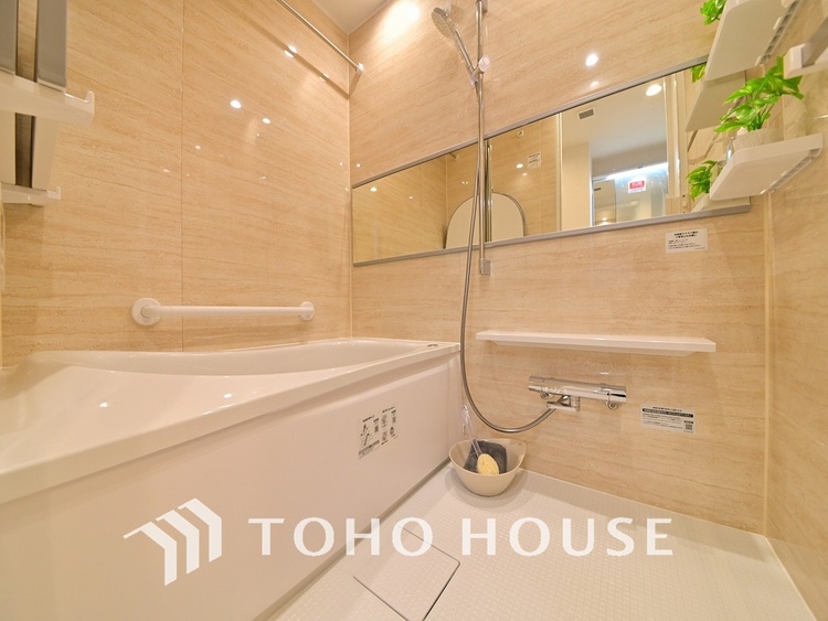 風呂 一日の疲れを癒すバスルームは、心地よいリラックスを叶える清潔感溢れる空間