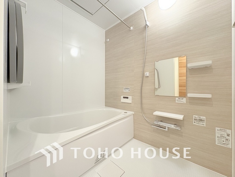 風呂 一日の疲れを癒すバスルームは、心地よいリラックスを叶える清潔感溢れる空間