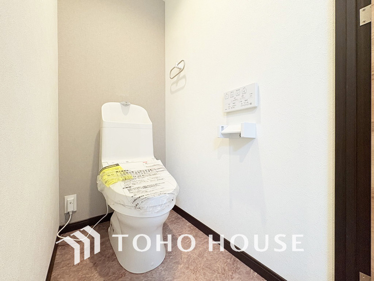 トイレ 清潔な洗浄機能付温水シャワートイレ