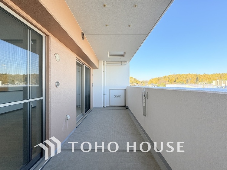 バルコニー 陽当たり良好なバルコニー