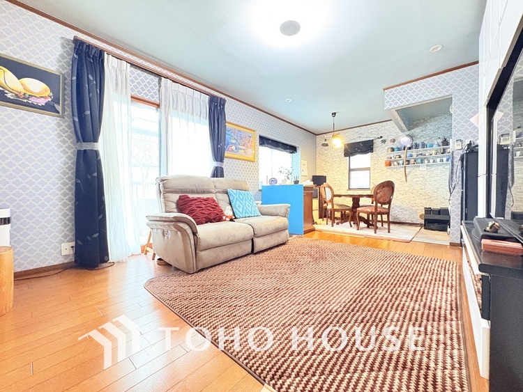 内装 広がりのある住空間、家族が集まるリビング・ダイニング