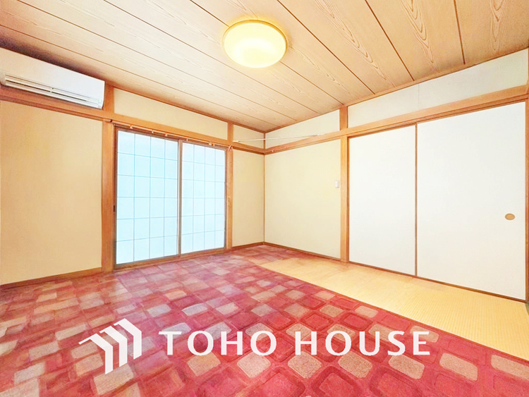 内装 リビング横の和室はお食事後や入浴後のくつろぐ空間に（現地には家具があります）