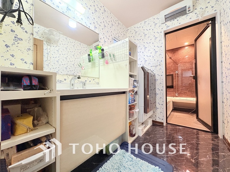 洗面 一日の始まりと終わりを心地よく演出してくれる、多彩な機能が備えられたパウダールーム