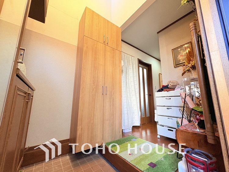 玄関 優しい雰囲気の玄関、家族の帰りを暖かく迎えてくれます