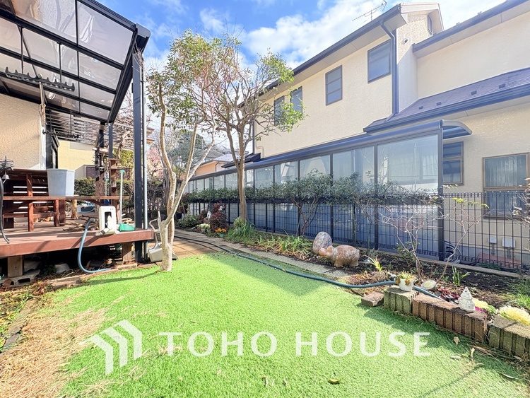 その他 陽当たりの良いお庭はガーデニングなど、ご家族の楽しめる場所の一つに