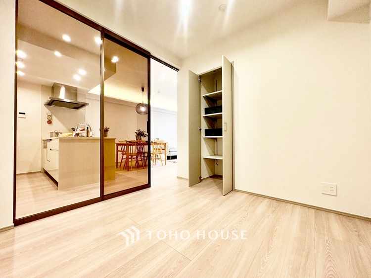 内装 ◆癒しの空間◆室内構成に拘り採光とセンスを散りばめた空間。それは『柔らかさ』に似た素敵な居場所。そこに暮らす人のことを考えつくり出したものは『癒し』という心地よい居場所なんだと思う