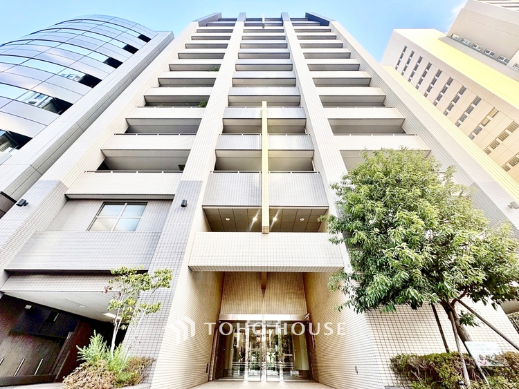 外観 ◆水面に映る◆紅葉を纏った山々を眺め、美しさのあまり感嘆のため息を漏らした事は無いだろうか。いつしか忘れかけていた自然の美しさと力強さを思い出させてくれる、そんな景色がここにもある。