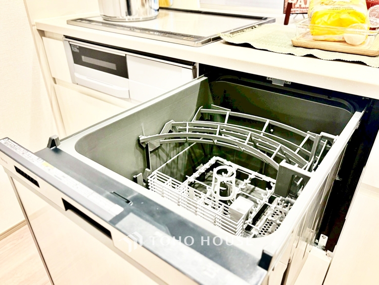 キッチン ◆ここに在る◆事も無げに美しく、伝えるには筆舌に尽くし難い。豪華絢爛や華美と言う事ではなく、住まう者にとって暮らし易く心地がいいと言う美しさがこの住まいには込められている。