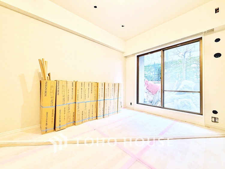 内装 触れることが出来そうな環境が、そのままインテリアに。その豊かで眩い眺望には、心地よい光と風が溢れ、ずっと眺めていたくなるような空間を演出してくれます。