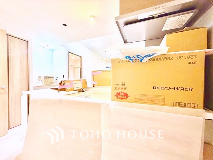 内装 プライベートな時間を大切にできる、落ち着いた洋室。収納も充実し快適な暮らしを実現します。