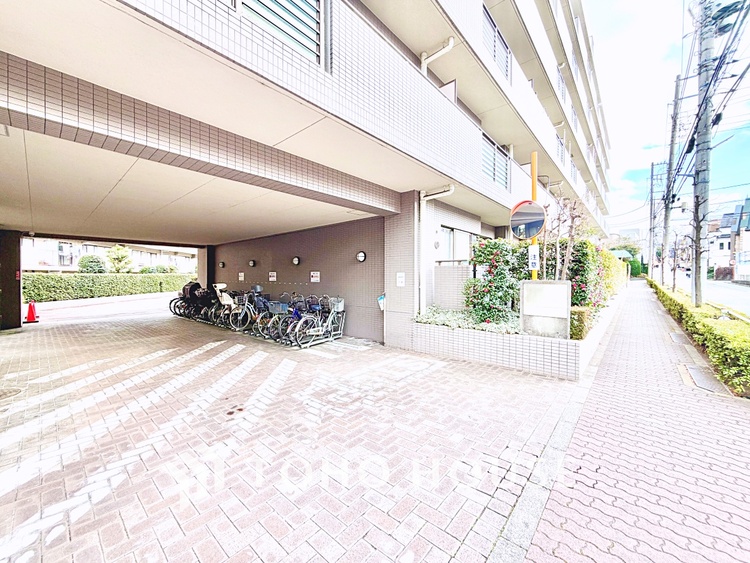 内装 ゆとりある面積と充実収納で、子供部屋や寝室として快適に使えます。