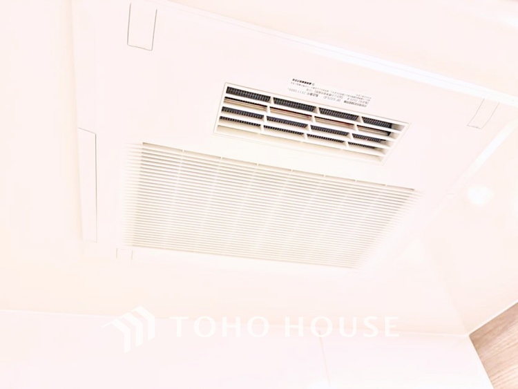 キッチン 食器収納も充実した、片付けやすいキッチン。毎日の家事が快適に進みます。