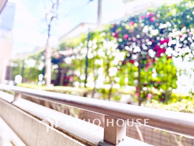 風呂 【Swaying surface】光に照らし出されたバスルーム。膨よかな湿度と静かに揺れる眼前の水面。