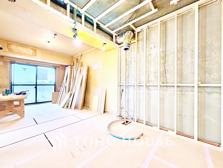 内装 触れることが出来そうな環境が、そのままインテリアに。その豊かで眩い眺望には、心地よい光と風が溢れ、ずっと眺めていたくなるような空間を演出してくれます。