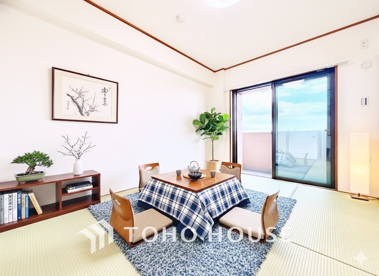 内装 ※家具はCGです。プライベートな時間を大切にできる、落ち着いた和室。収納も充実し快適な暮らしを実現します。