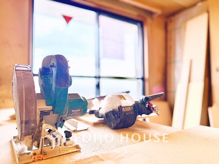 風呂 【Swaying surface】光に照らし出されたバスルーム。膨よかな湿度と静かに揺れる眼前の水面。