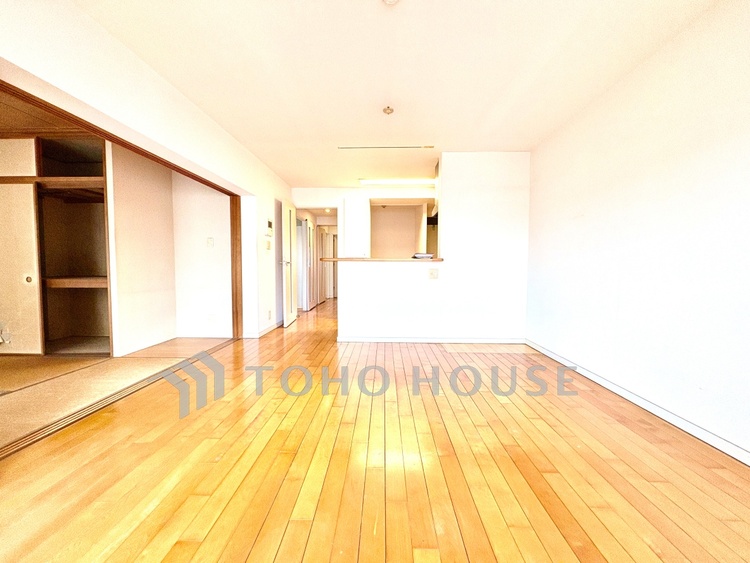 内装 ◆隠された美しさ◆流麗な音楽が流れているような繊細でいながら整然かつ堅牢なこの空間。この空間は確かに美しい。しかし、そこには美しさ以上のものが隠されている。