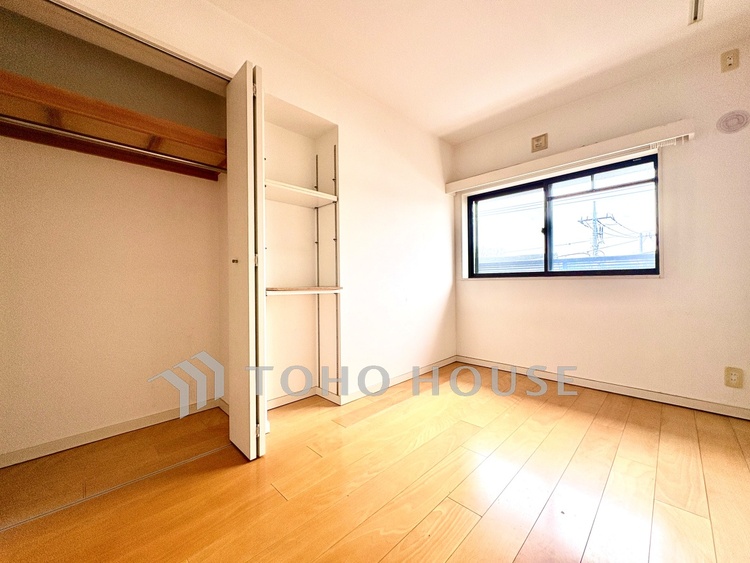 内装 ◆色彩◆この空間に放たれた光は華美なまでに演出されたデザイン。流れる時をより芳醇なコーヒーの様な色彩奏でるアダージョ。そして情景豊かな作品のような暮らしがイメージできる。