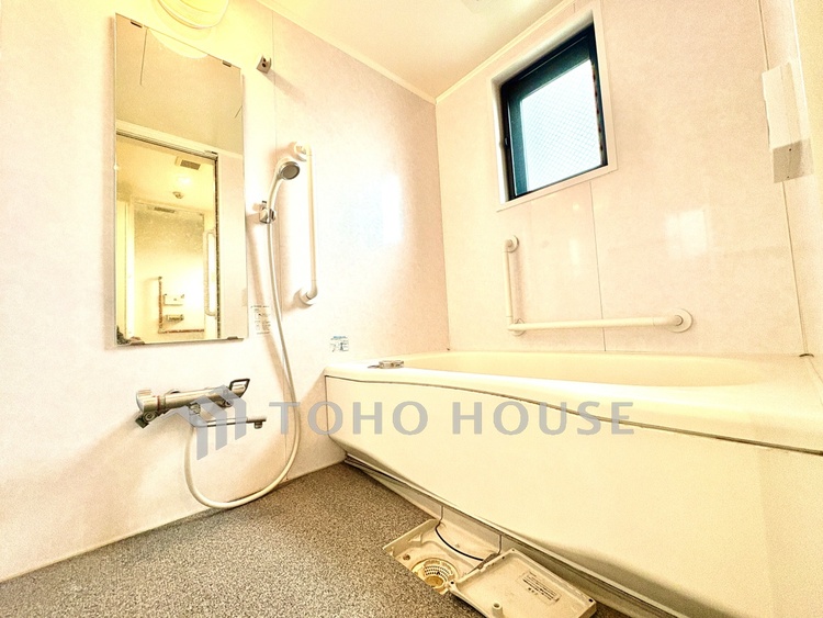 風呂 ◆陽溜まり◆の温もりを感じ、ふわりと寄り添う太陽の妖精たちが自然と僕達を微睡ませる。うとうとしたい訳ではないがそんな時間が嫌いじゃない自分がここにいる。