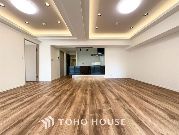 内装 【LIVING】◆眩い◆光が燦々と入り、家族の笑顔を照らす。「いつまでも続いて」と願う夢のような毎日がここにある。