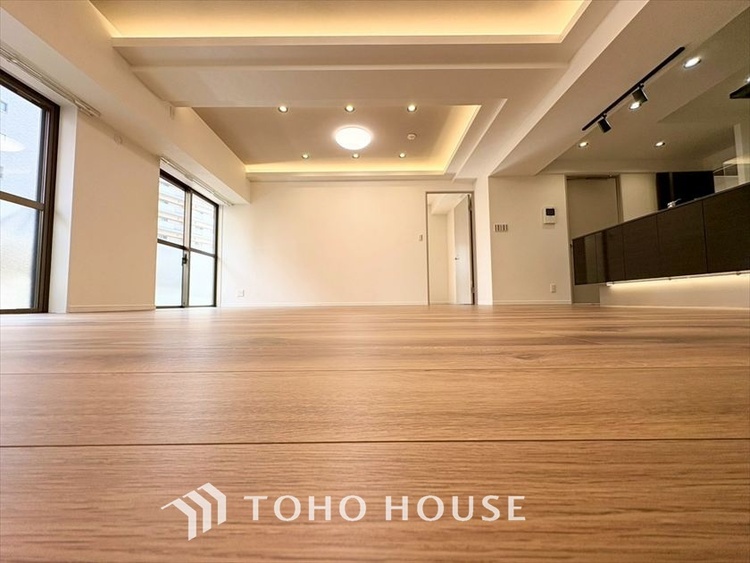 内装 【LIVING】◆扉を◆開くとこの景色。家族の”おかえり”の声が聞こえてきそう。