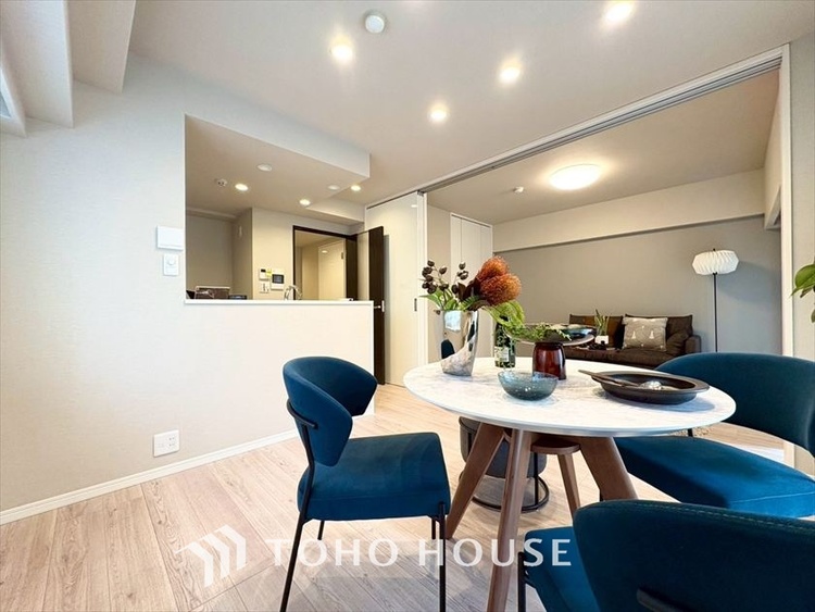 内装 【LIVING】◆眩い◆光が燦々と入り、家族の笑顔を照らす。「いつまでも続いて」と願う夢のような毎日がここにある。