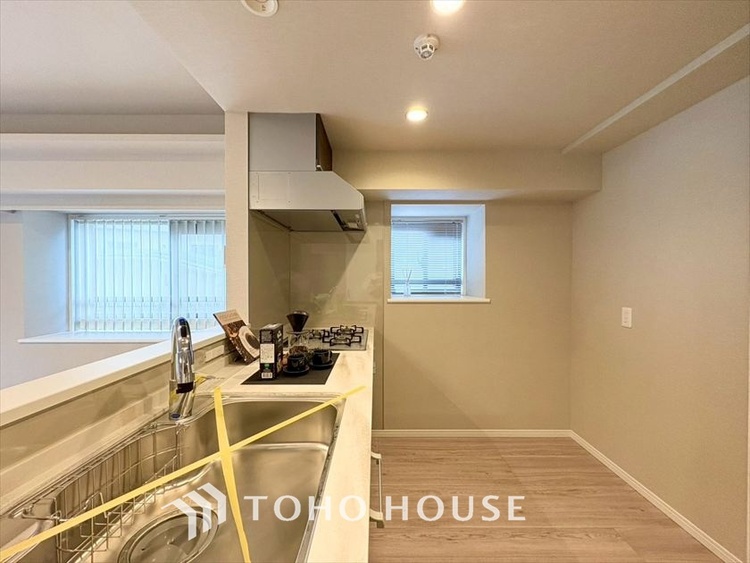 キッチン 【KITCHEN】◆ワクワク◆開放的で機能性も高いシステムキッチン。お子様は毎日のご飯にワクワク！