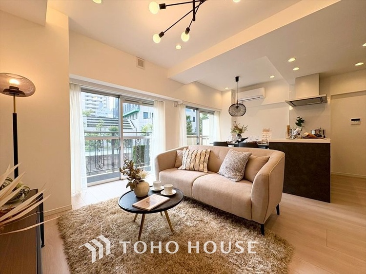 内装 【LIVING】◆煌びやか◆愛おしい家族との団欒の時間をより一層幸せなものに感じさせる煌びやかなLDK。輝かしい毎日が待っています。