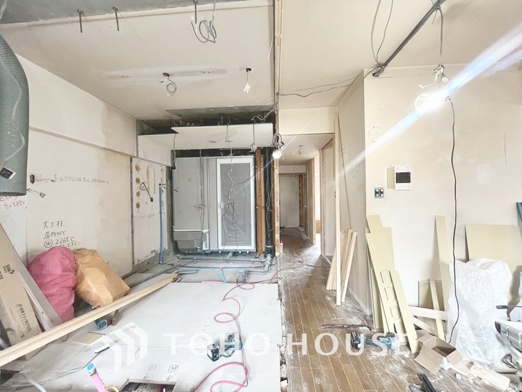 内装 現在改装中◆煌びやか◆愛おしい家族との団欒の時間をより一層幸せなものに感じさせる煌びやかなLDK。輝かしい毎日が待っています。