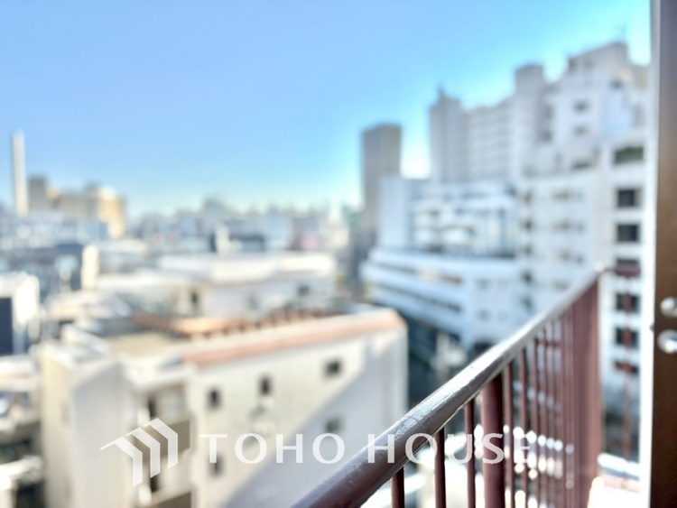 その他 【BALCONY】◆BLUE SKY◆自然の心地よさに包まれる。大開口の外に広がるのは爽やかな青空。