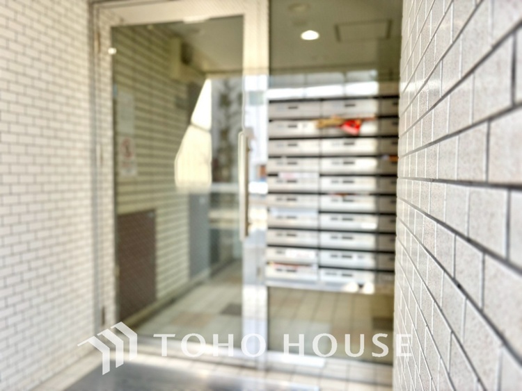 エントランス 【ENTRANCE】◆家族◆家で家族と過ごす時間は限られている。帰りを待つ家族の元へと急ぐときの弾む思い。そんな思いを引き立てる邸宅。