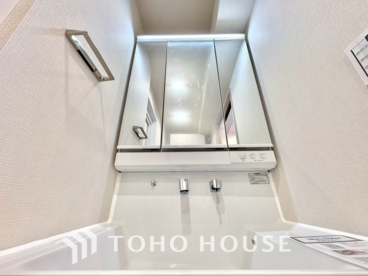 洗面 【WASHROOM】◆快適◆煌びやかな暮らしの中にも忘れたくない快適さ。大きな収納が助けてくれます。