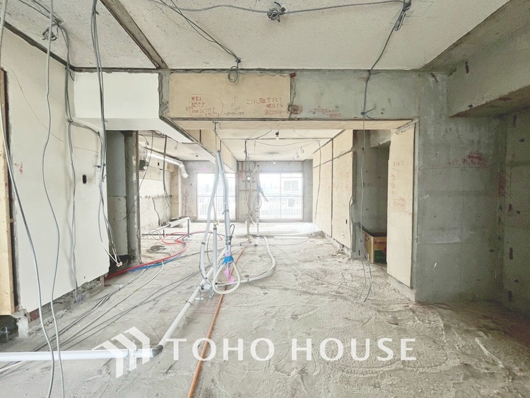 洗面 現在改装中◆快適◆煌びやかな暮らしの中にも忘れたくない快適さ。大きな収納が助けてくれます。