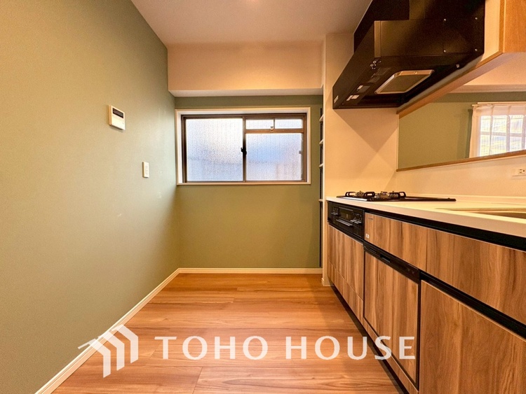 キッチン 【KITCHEN】◆ワクワク◆開放的で機能性も高いシステムキッチン。お子様は毎日のご飯にワクワク！