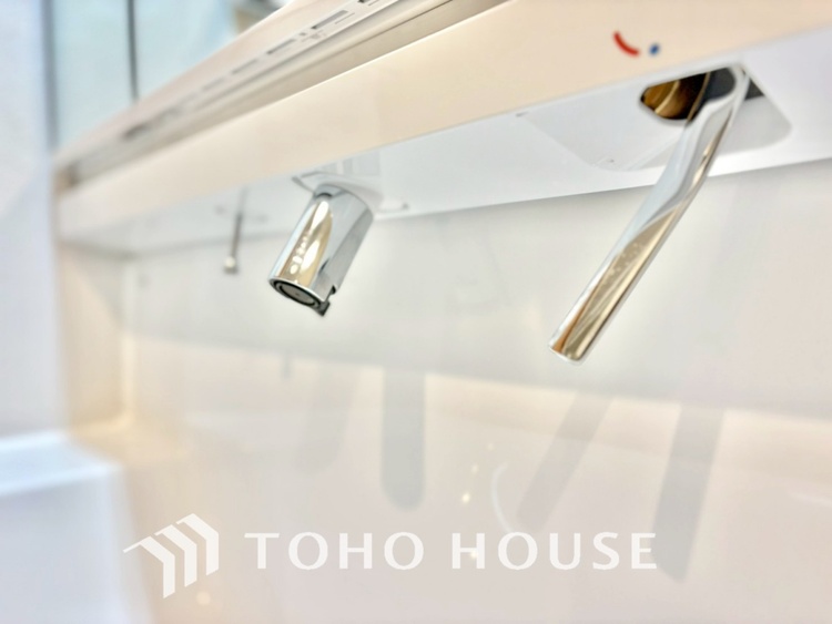 洗面 【WASHROOM】◆快適◆煌びやかな暮らしの中にも忘れたくない快適さ。大きな収納が助けてくれます。