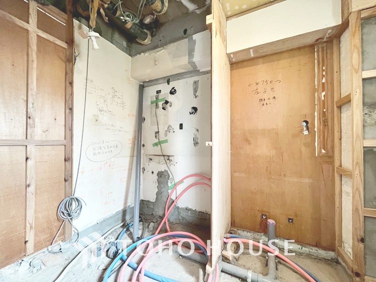 トイレ 現在改装中◆快適◆な生活に不可欠。節水型の高性能トイレを新設。