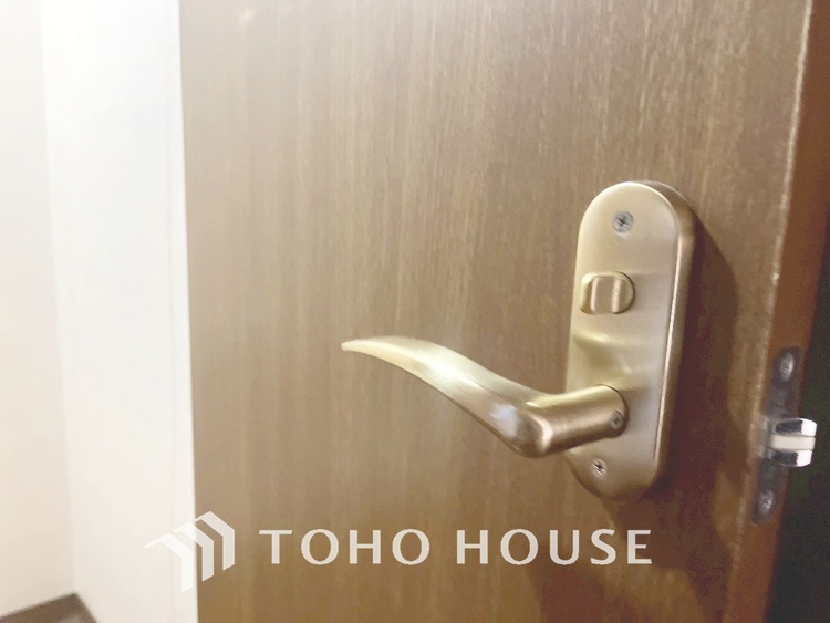 トイレ 現在改装中◆快適◆な生活に不可欠。節水型の高性能トイレを新設。