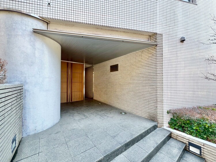 その他 上質感漂う玄関アプローチです。