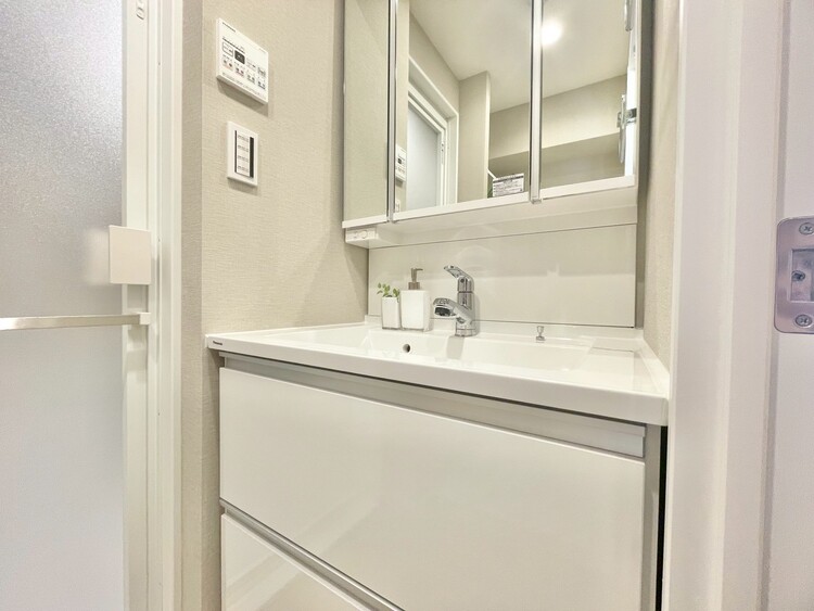 その他 清潔感を感じられる洗面化粧台。※画像はイメージです。