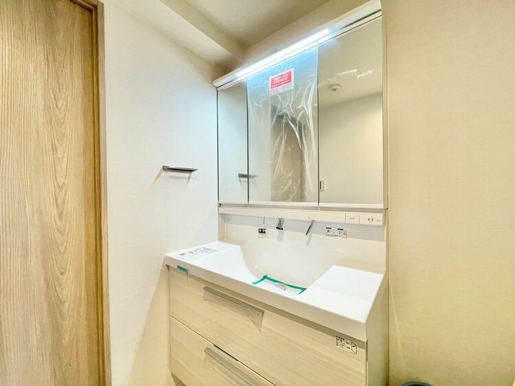 その他 清潔感を感じられる洗面化粧台。