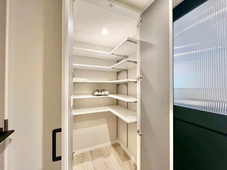 その他 家電やスーツケース、ストック品など何でも片付く嬉しい空間です。