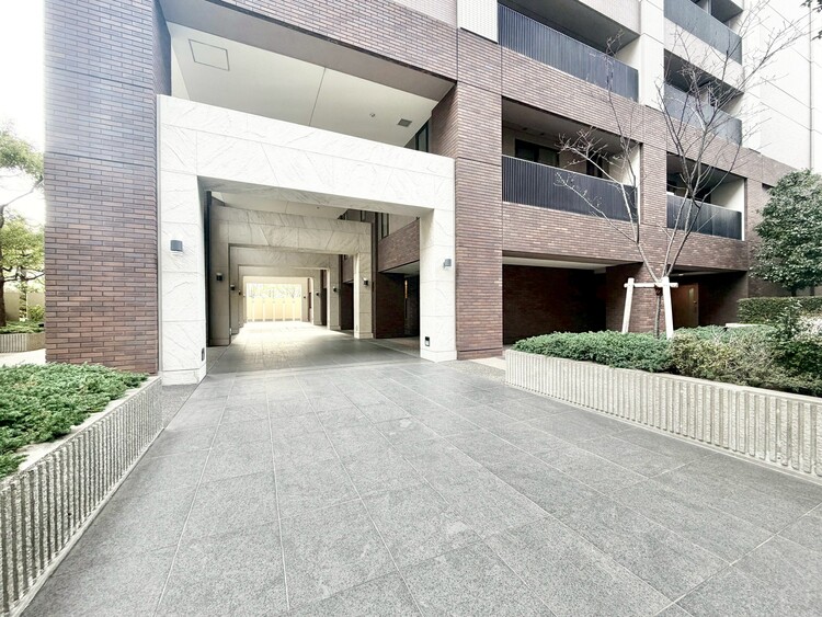 その他 上質感漂う玄関アプローチです。